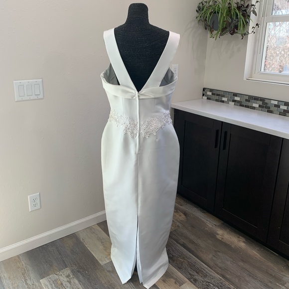 🚫SOLD🚫Wedding Sleeveless Beaded Column Silhouette Sample BridalGown Sz 16 - Picture 2 of 8